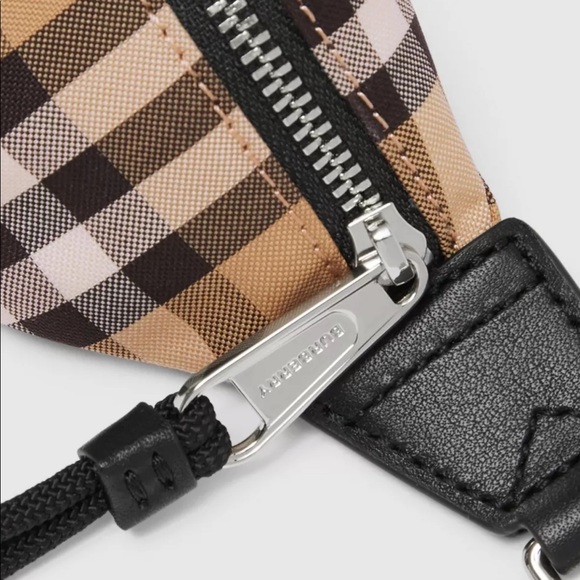 New💕Burberry Bum check bag charm - Picture 10 of 11